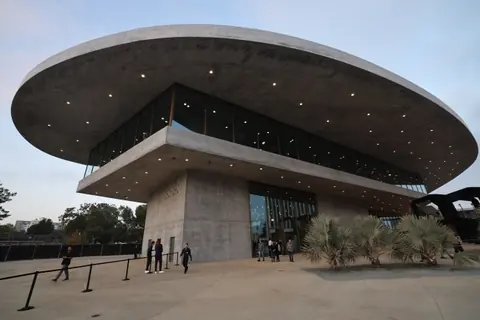 洛杉矶县艺术博物馆建筑与馆区外景