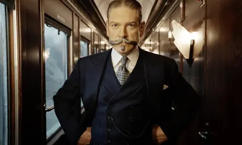电影《东方快车谋杀案》中 Kenneth Branagh 饰演 Hercule Poirot