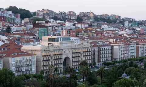 西班牙桑坦德滨水区的 Faro Santander 博物馆建筑