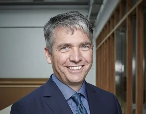 Art Gallery of Ontario 馆长兼 CEO Stephan Jost 肖像