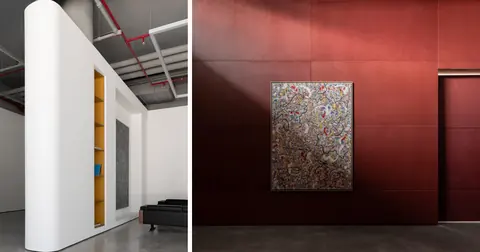 迪拜 Gary Tatintsian Gallery 的白色展厅，局部弧形隔墙与开放天花共同组织观看动线