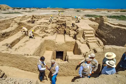 昌昌遗址新发现墓葬中央墓室的入口阶梯