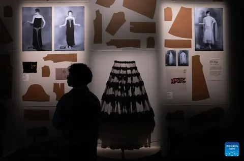 观众在浦东美术馆参观 la Galerie du 19M SHANGHAI 展览