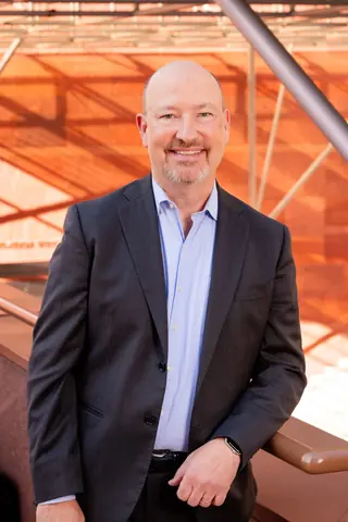 洛杉矶当代艺术博物馆新任负责人 Jonathan Abbott 肖像