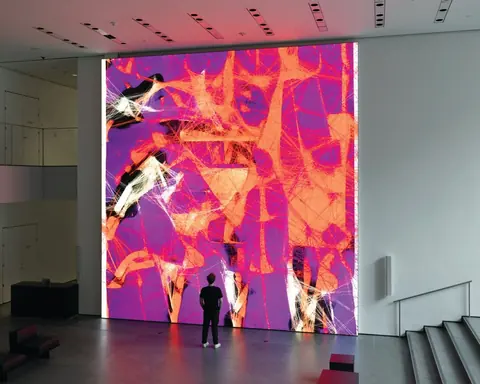 纽约现代艺术博物馆 2022 年 Refik Anadol《Unsupervised》数字装置展览现场