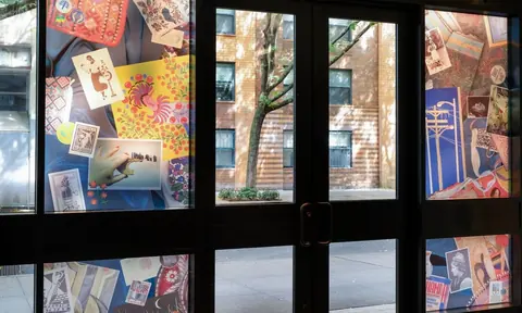 Molly Gochman 在纽约乌克兰博物馆设置的《Memory Collage》装置