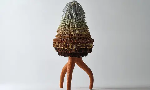 Atang Tshikare 与 Tomoyuki Matsuda 用日本编绳工艺合作制作的灯具