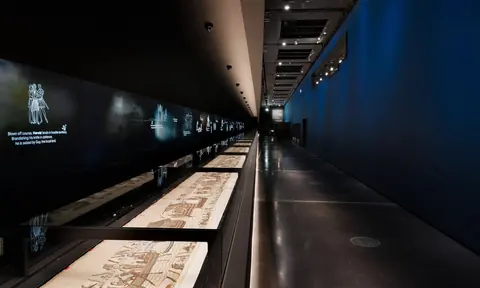 大英博物馆《贝叶挂毯》展览中的挂毯陈列