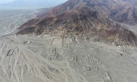 秘鲁沿海土坯考古遗址景观