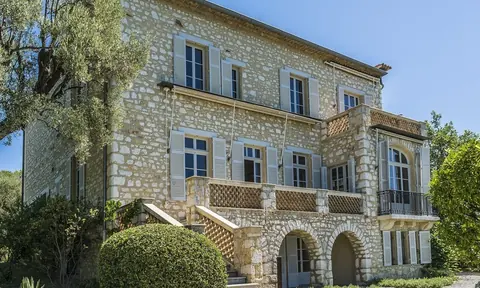 法国卡涅-sur-Mer 雷诺阿博物馆建筑外观