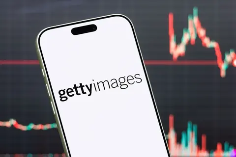 Getty Images 标识出现在一处企业活动背景板上