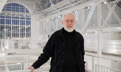策展人 Francesco Bonami 的肖像