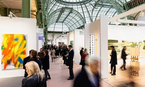 Art Basel Paris 2026 在巴黎大皇宫内的展位与参观者