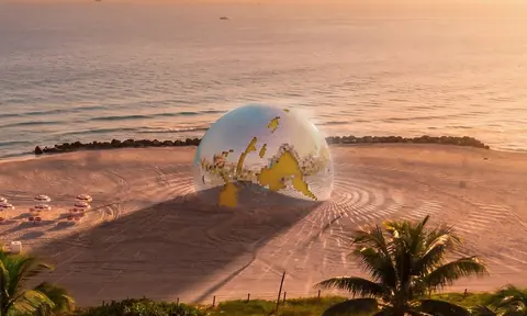 Christopher Joshua Benton 公共艺术《A Lore Supreme》在 Faena Beach 的数字效果图