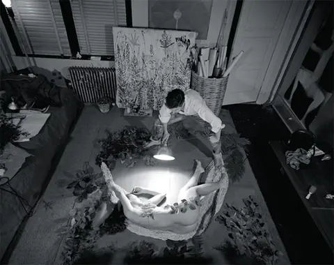 Robert Rauschenberg 1951 年在纽约演示蓝图曝光制作过程