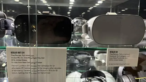 计算机历史博物馆“Extended Reality: Visions of the Future”展览中的可穿戴技术展陈