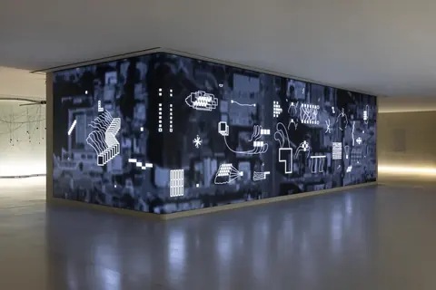 首尔“AS_____AS POSSIBLE”展览中的委任作品陈列