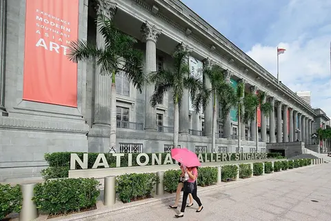 新加坡国家美术馆带有立柱的建筑外观