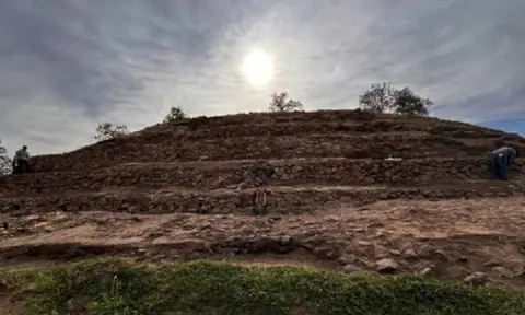 墨西哥约2,500年前太阳观测遗址的考古现场